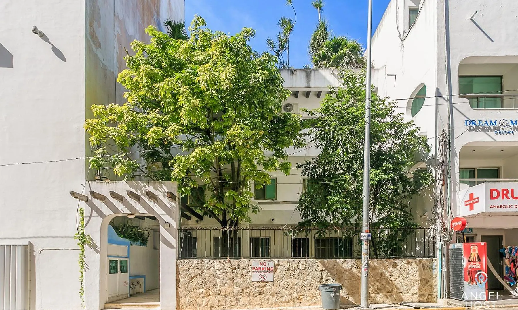 Amazing Location Steps To Beach & Nightlife Playa del Carmen Apartment