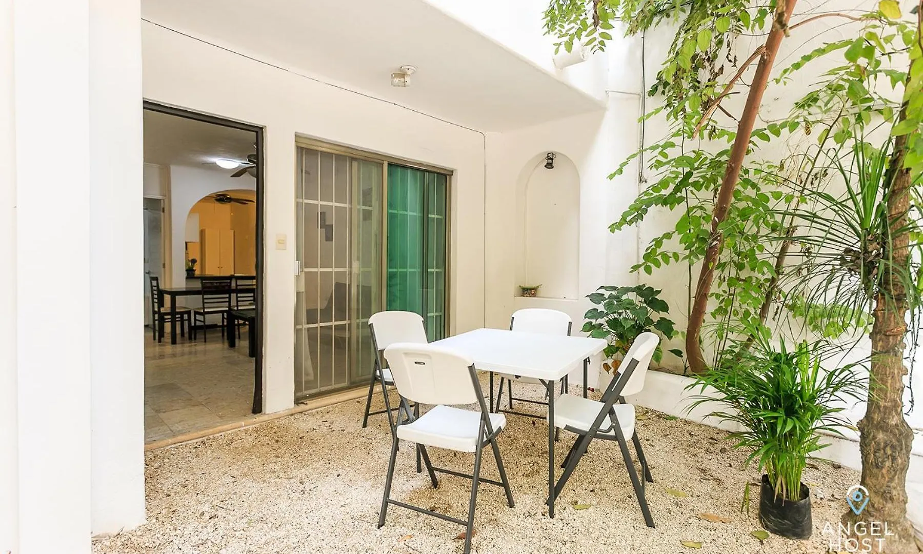 Amazing Location Steps To Beach & Nightlife Playa del Carmen Apartment